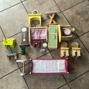 VINTAGE DOLLHOUSE FURNITURE